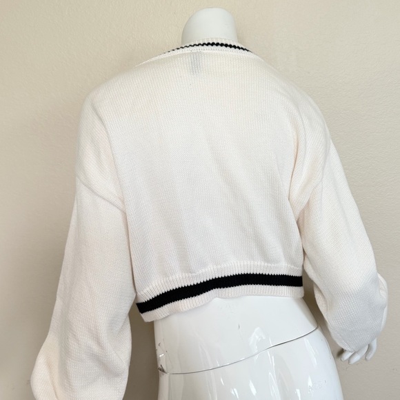 H&M Cream Sweater with Navy Blue Trim - Picture 7 of 8